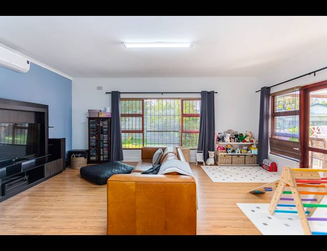 6 BEDROOM HOUSE RENTED IN DURBANVILLE CENTRAL